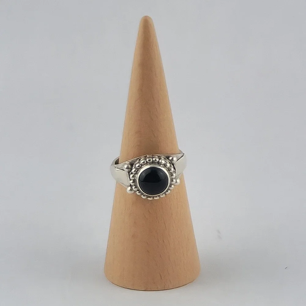 Vintage 925 Sterling Silver Ring with Black Onyx Stone Size‎ 9